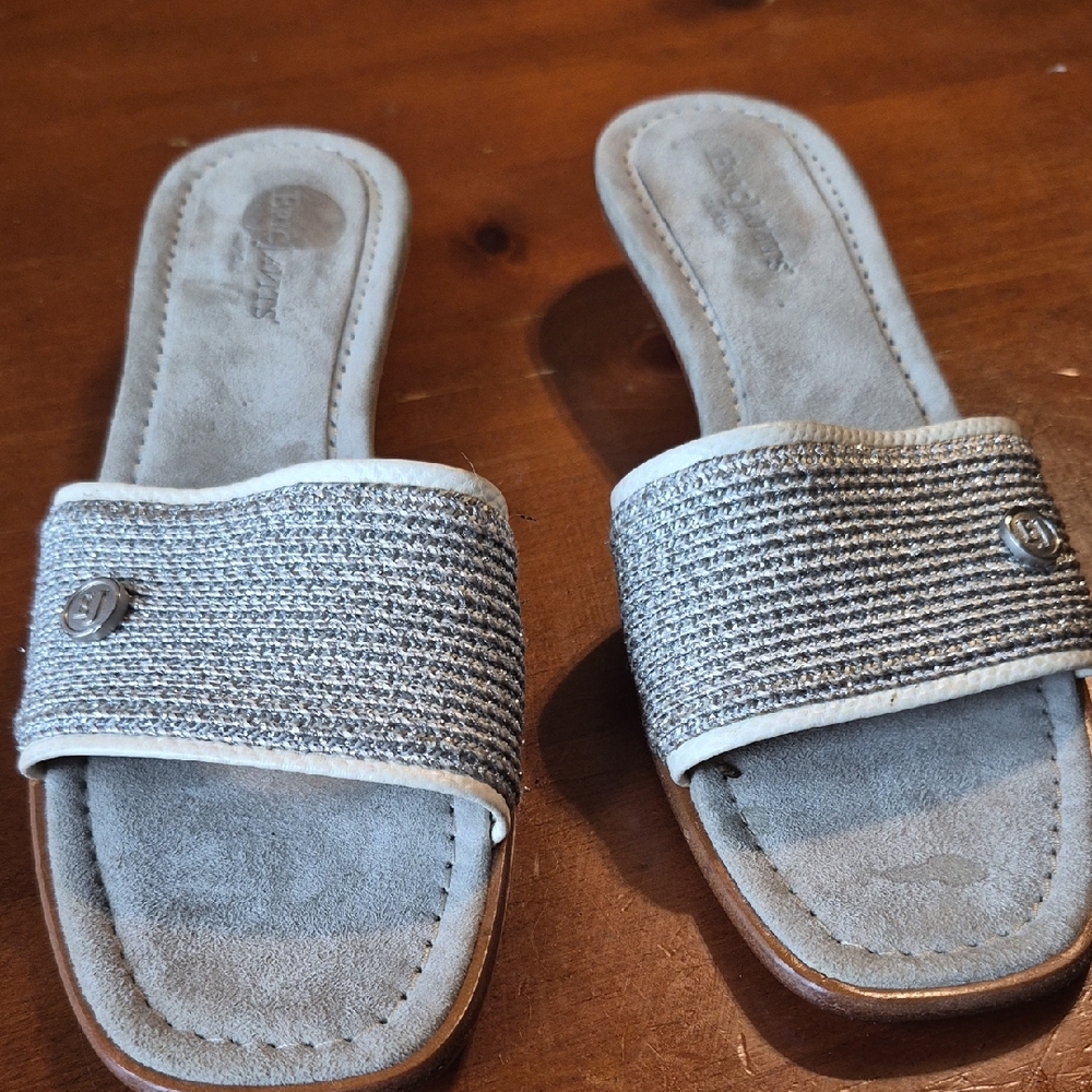 Eric Javits Gray Textured Slip-On Sandals